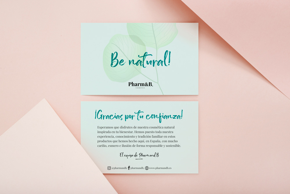 Diseño de packaging realizado para la marca de cosmética Pharm&B, diseño de tarjeta de agradecimiento