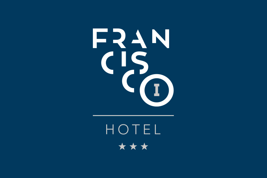 Diseño del logotipo del Hotel Francisco I versión vertical sobre fondo azul