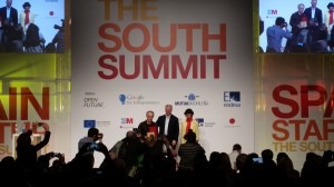 Eric Schmidt junto a María Benjumea y Ferrán Adriá que recibió el premio a la Innovación Disruptiva