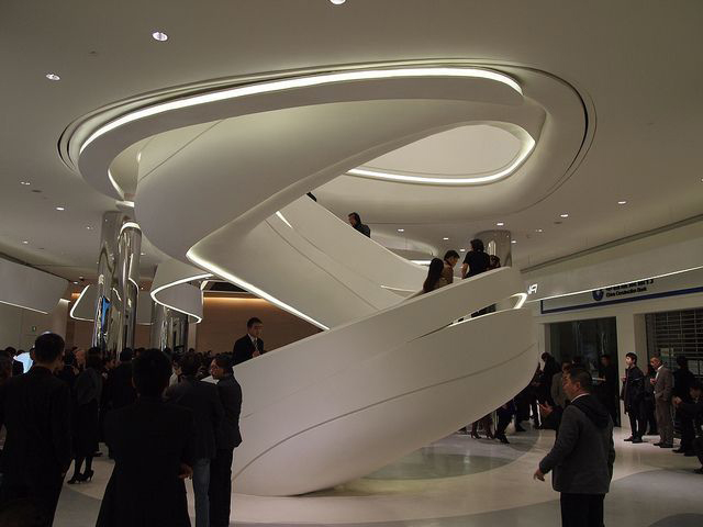 Escalera escultórica, diseño paramétrico realizado por Zaha Hadid