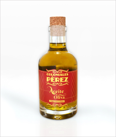 Diseño del packaging de la botella de aceite Coloniales Pérez, vista 1