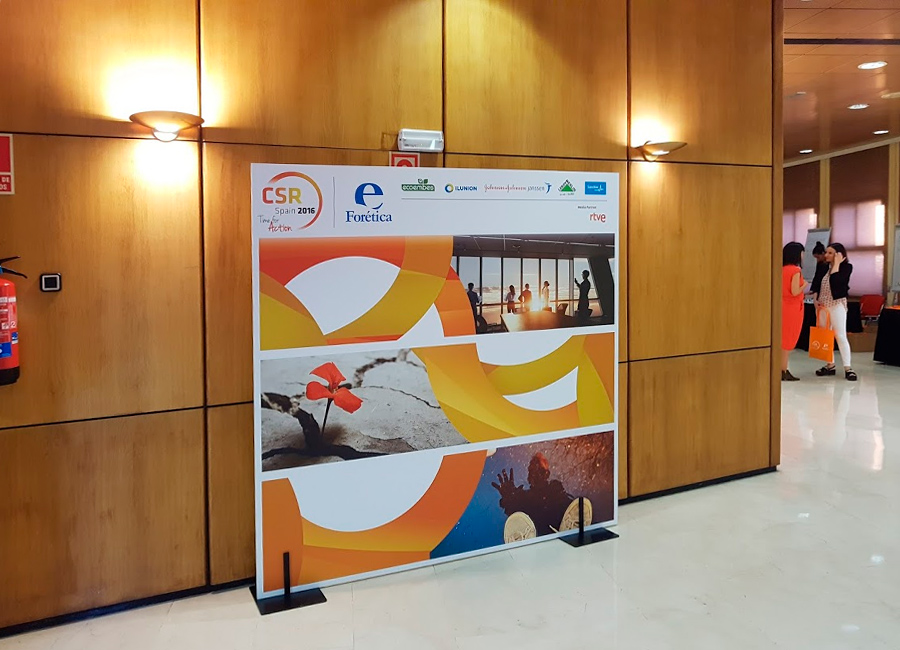 Proyecto de branding imagen corporativa evento CSR SPAIN 2016 organizado por Forética diseño de Photocall 1