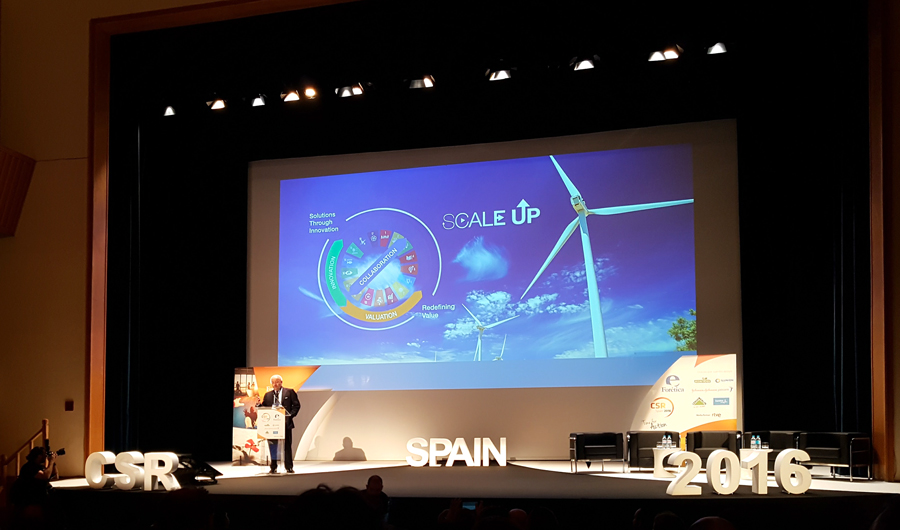 Proyecto de branding imagen corporativa evento CSR SPAIN 2016 organizado por Forética diseño de escenario 3