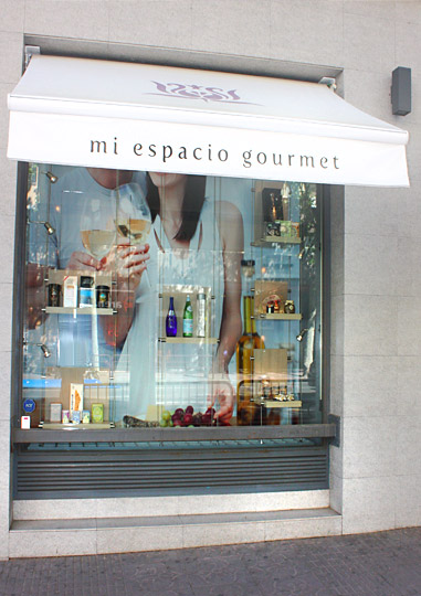 Proyecto de Branding De SÃ½baris mi espacio gourmet, diseÃ±o de tienda, retail design, arquitectura corporativa, diseÃ±o exterior fachada