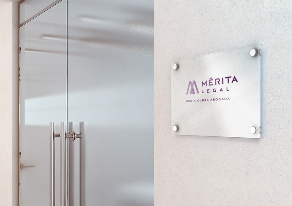 Identidad corporativa, diseño de la sede corporativa del despacho de abogados Mérita Legal, placa señalización despacho.