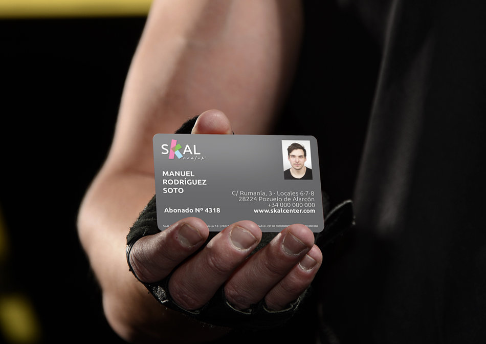 Branding, Identidad corporativa, diseño de imagen corporativa marca Skal Center, diseÃ±o de tarjeta de socio