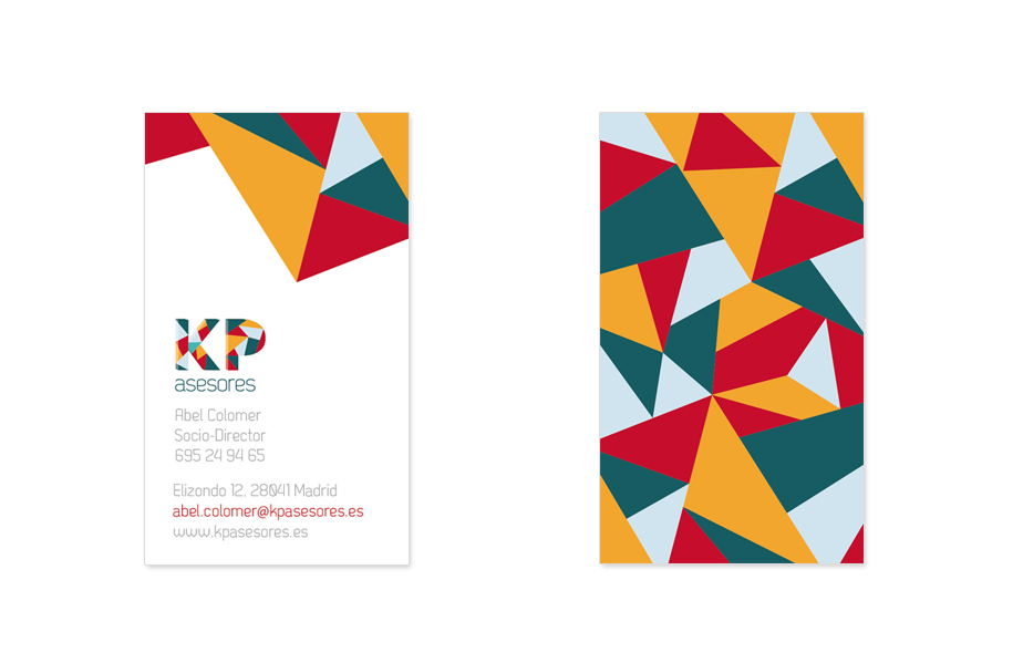 Dise??r?co de la papeler?corporativa de KP Asesores, dise??e tarjeta corporativa personalizada en formato vertical.