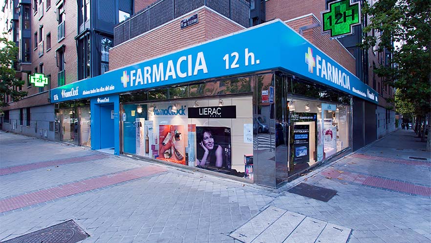 diseño de arquitectura corporativa, diseño de la fachada exterior de una farmacia del proyecto de branding para FarmaClock 