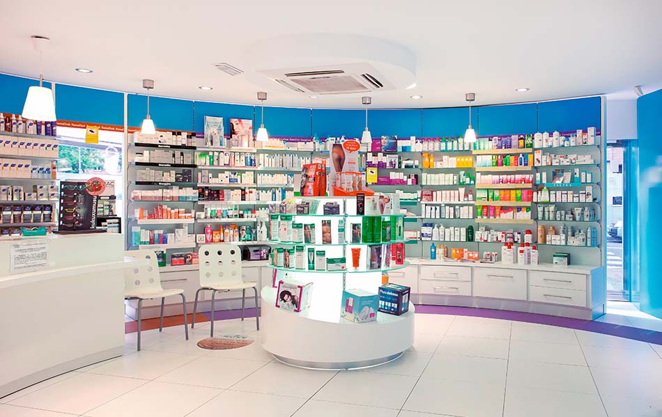 imagen del interior de una farmacia del proyecto de diseño de arquitectura corporativa de la cadena de farmacias farmaclock