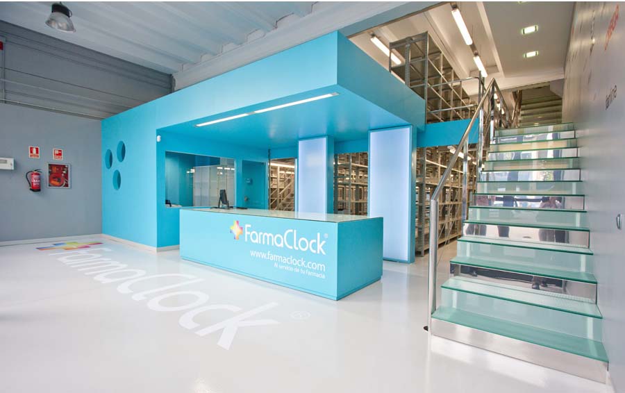 imagen real de la zona de acceso a las oficinas realizadas dentro del proyecto global de imagen corporativa realizado para FarmaClock