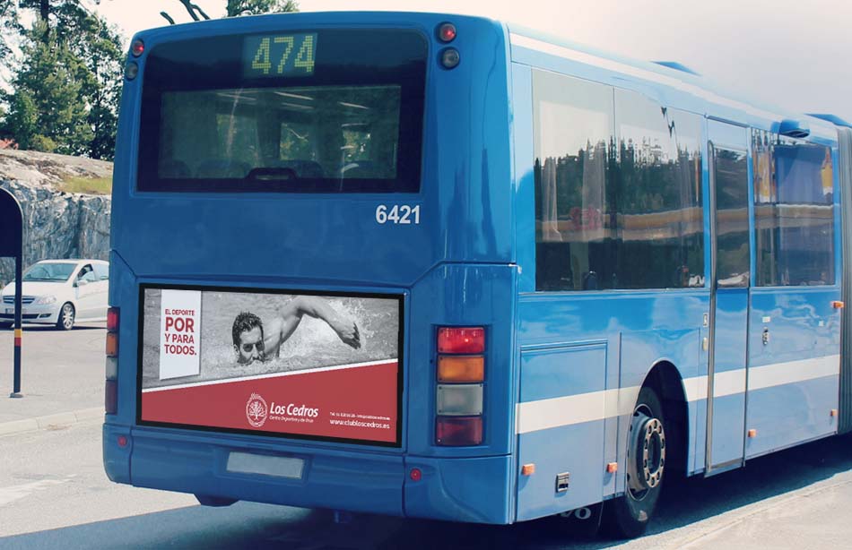 Diseño de imagen corporativa, anuncio de publicidad en autobús.